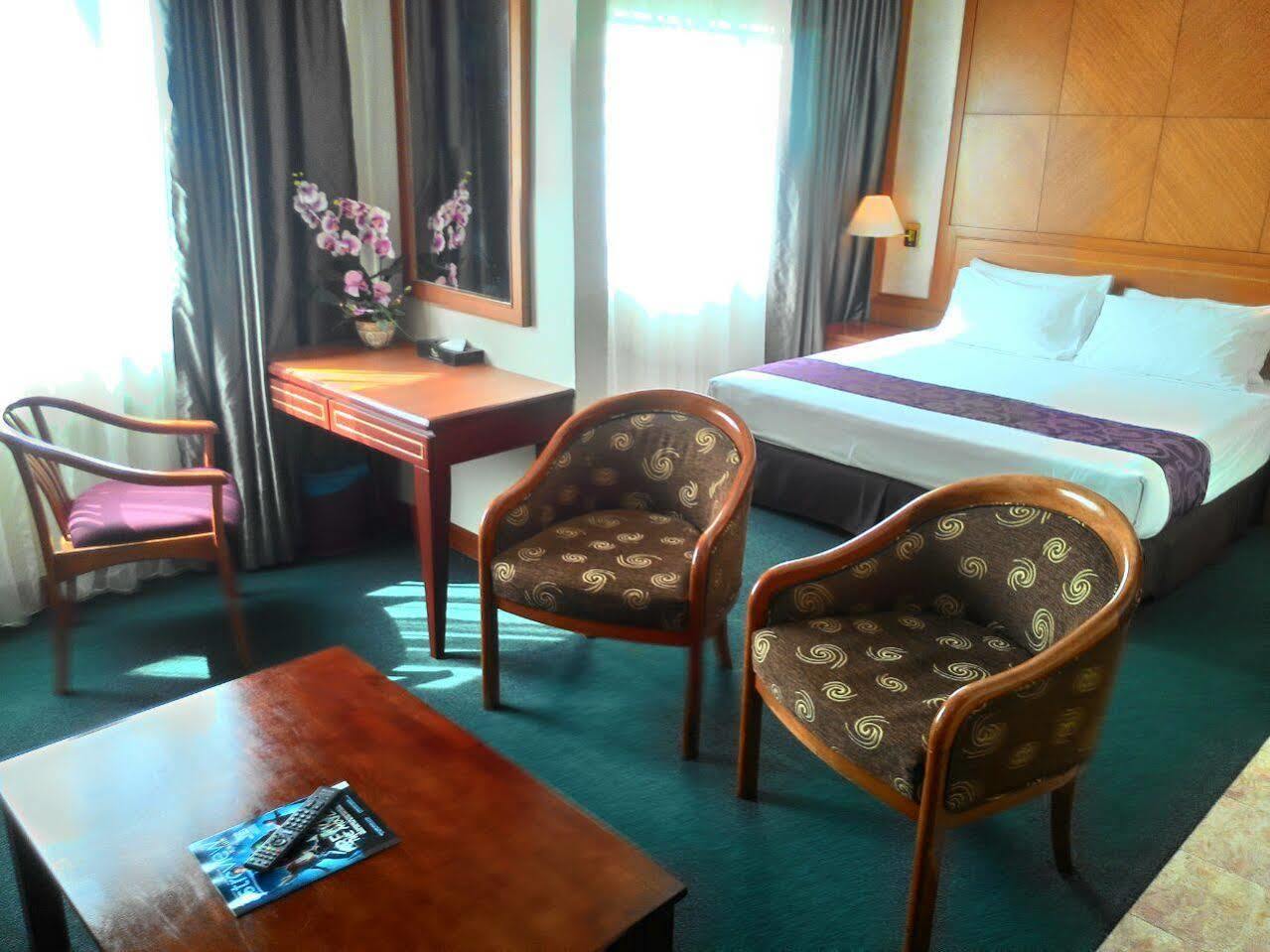Orkid Hotel Melaka Экстерьер фото